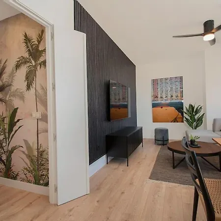 Urban Jungle In Center, 18th Floor, Rooftop Pool, Free Parking Apartamento