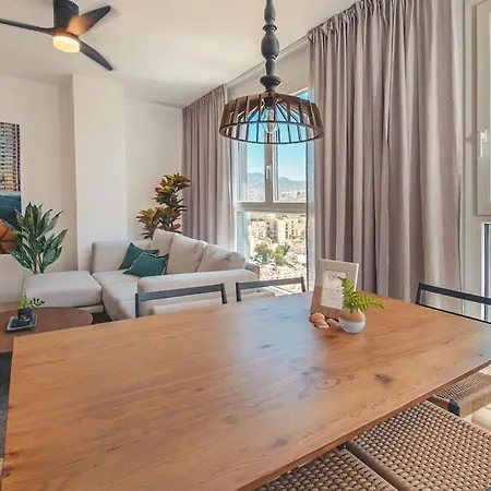 Apartment Urban Jungle In Center, 18th Floor, Rooftop Pool, Free Parking