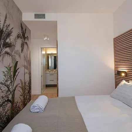 Urban Jungle In Center, 18th Floor, Rooftop Pool, Free Parking Apartment