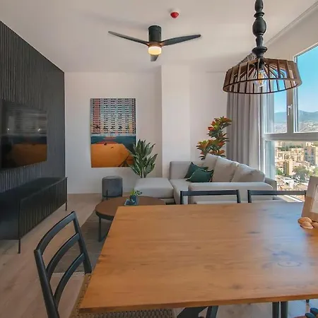 Apartment Urban Jungle In Center, 18th Floor, Rooftop Pool, Free Parking *