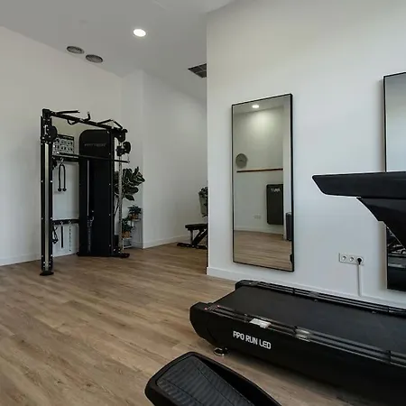 Apartment Urban Jungle In Center, 18th Floor, Rooftop Pool, Free Parking