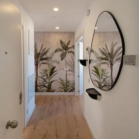 Urban Jungle In Center, 18th Floor, Rooftop Pool, Free Parking Apartment *
