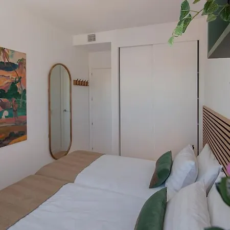 Urban Jungle In Center, 18th Floor, Rooftop Pool, Free Parking Apartment *